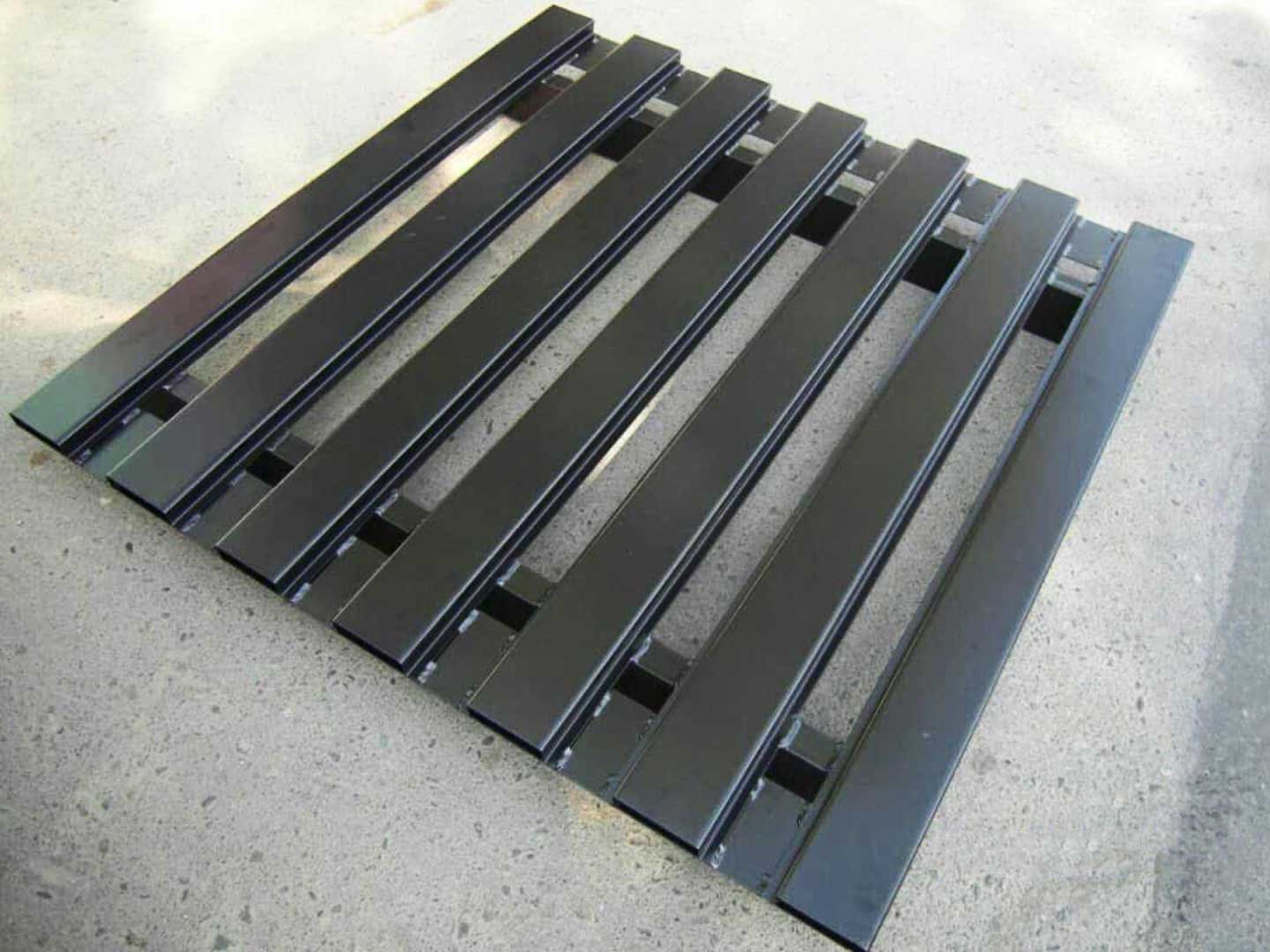 Metal pallet